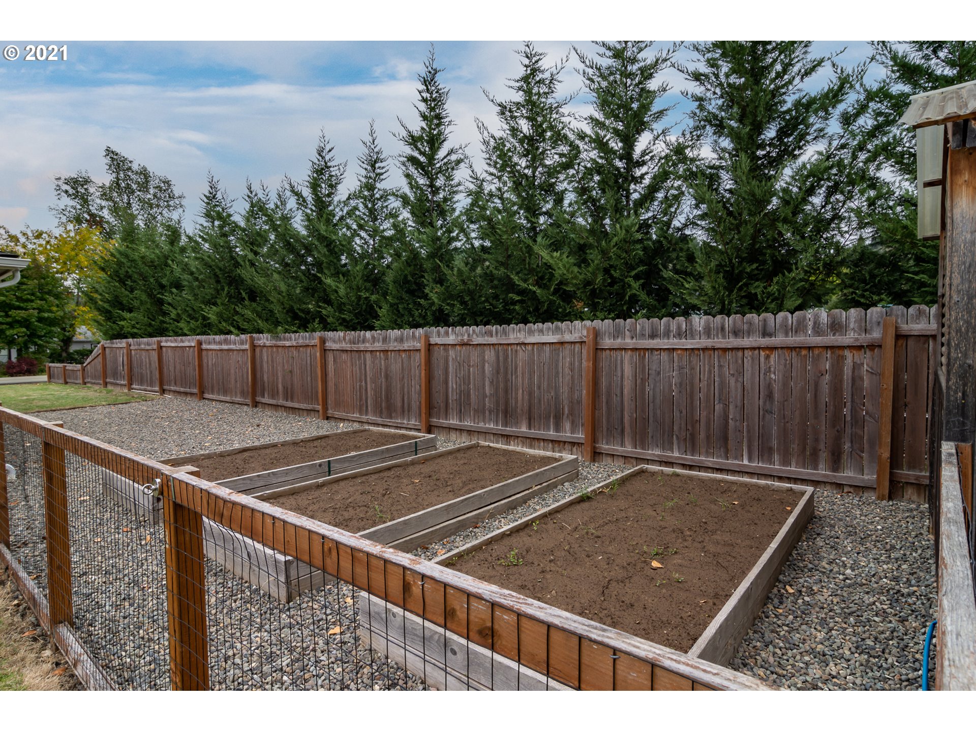 151 North Side Road Sutherlin, OR 97479 - Photo 26 of 27 a view of a tennis court