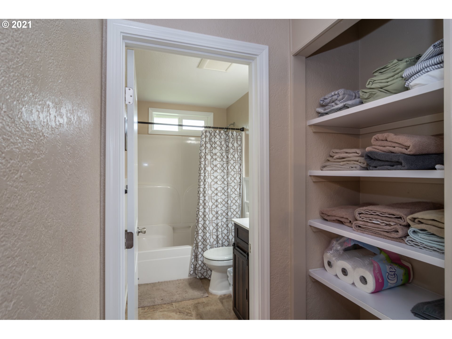 151 North Side Road Sutherlin, OR 97479 - Photo 7 of 27 a bathroom with a toilet
