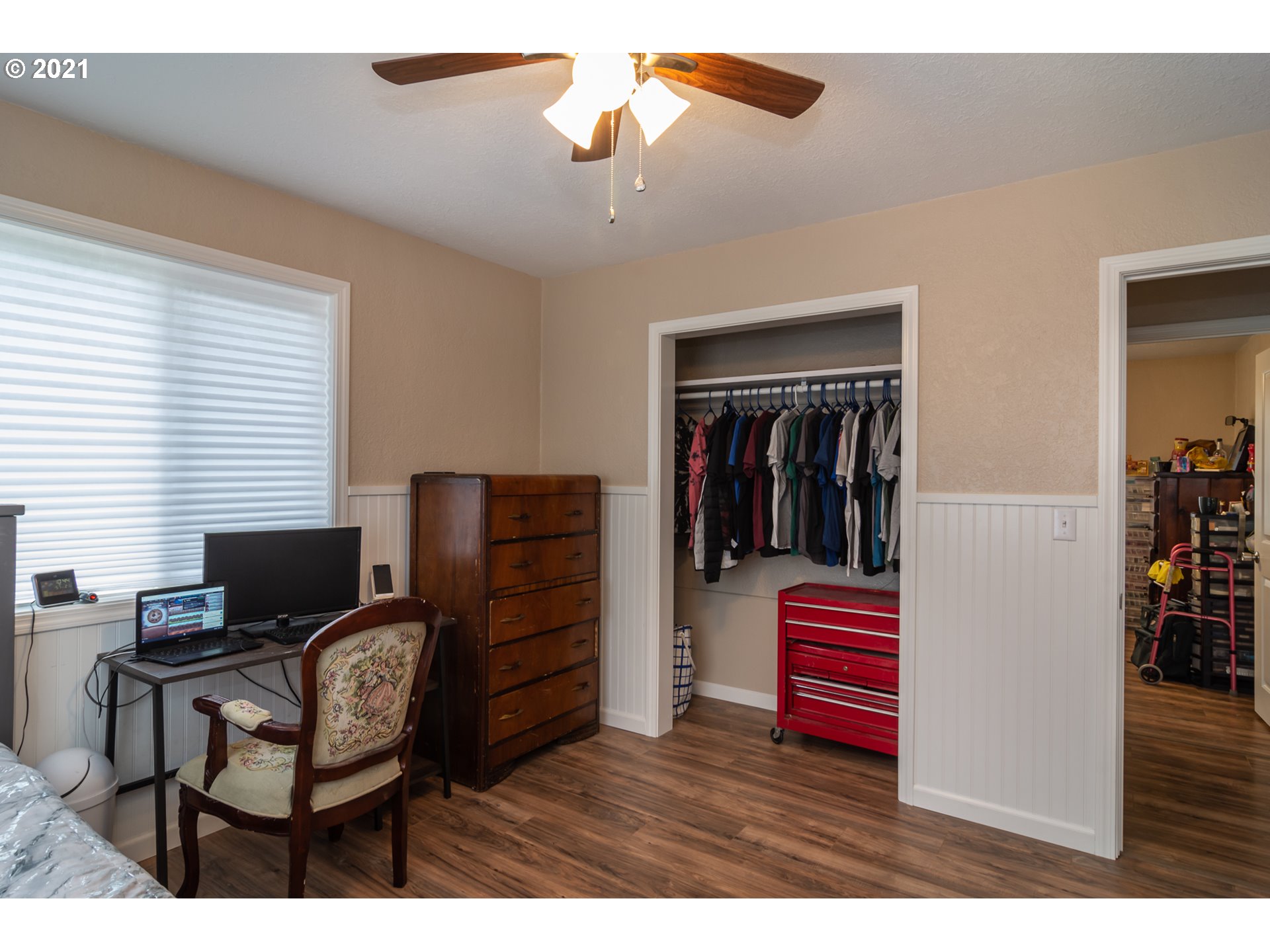 151 North Side Road Sutherlin, OR 97479 - Photo 9 of 27 a workspace with furniture and window