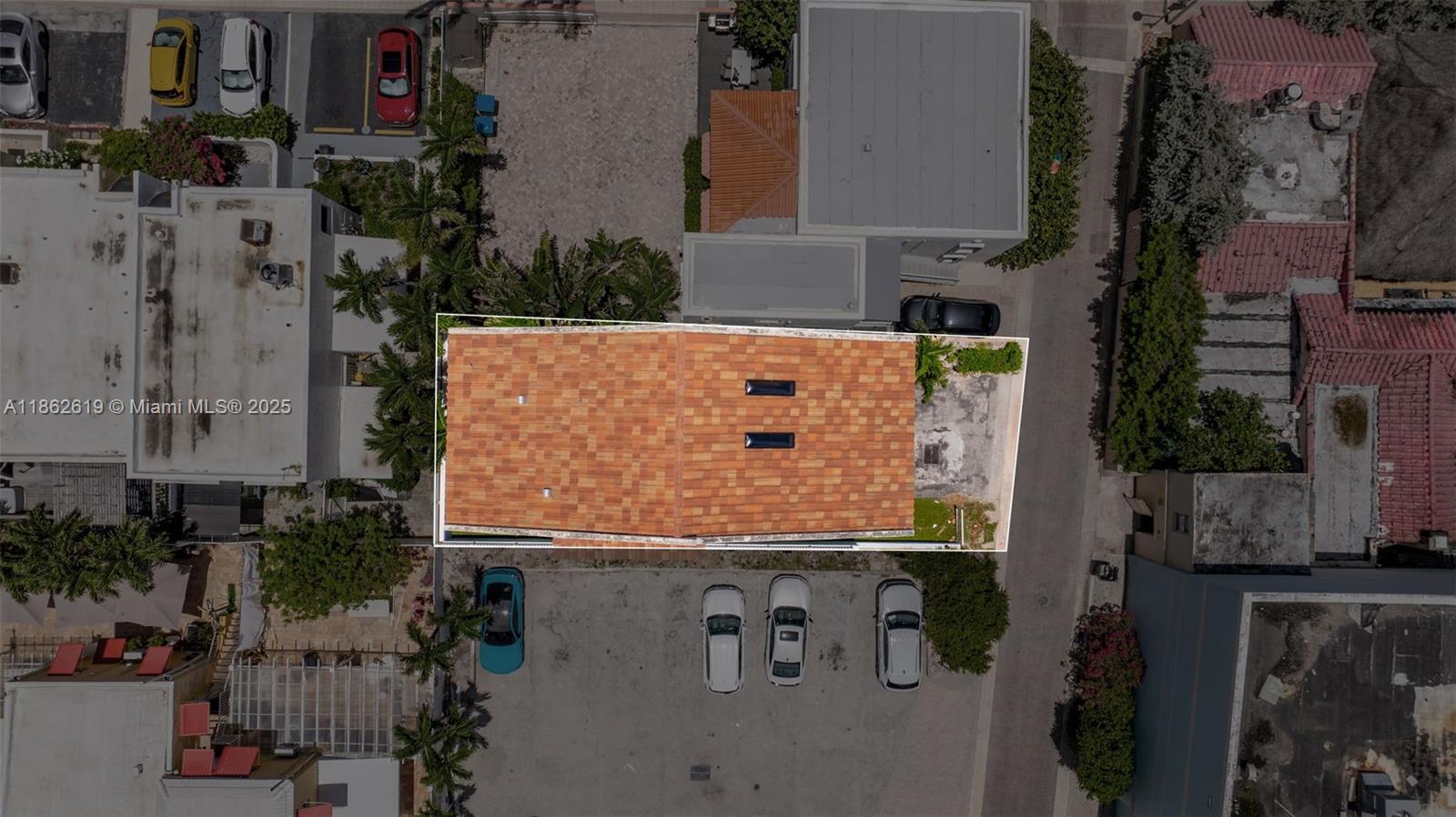 311 North Surf Road, Unit 311 Hollywood, FL 33019 - Photo 27 of 68 an aerial view of residential houses