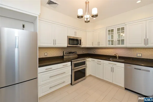 $4,300 | 140 Bellair Road, Unit Q, Ridgewood, NJ 07450