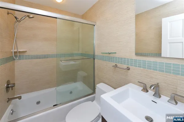 $4,300 | 140 Bellair Road, Unit Q, Ridgewood, NJ 07450