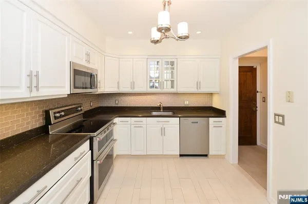 $4,300 | 140 Bellair Road, Unit Q, Ridgewood, NJ 07450