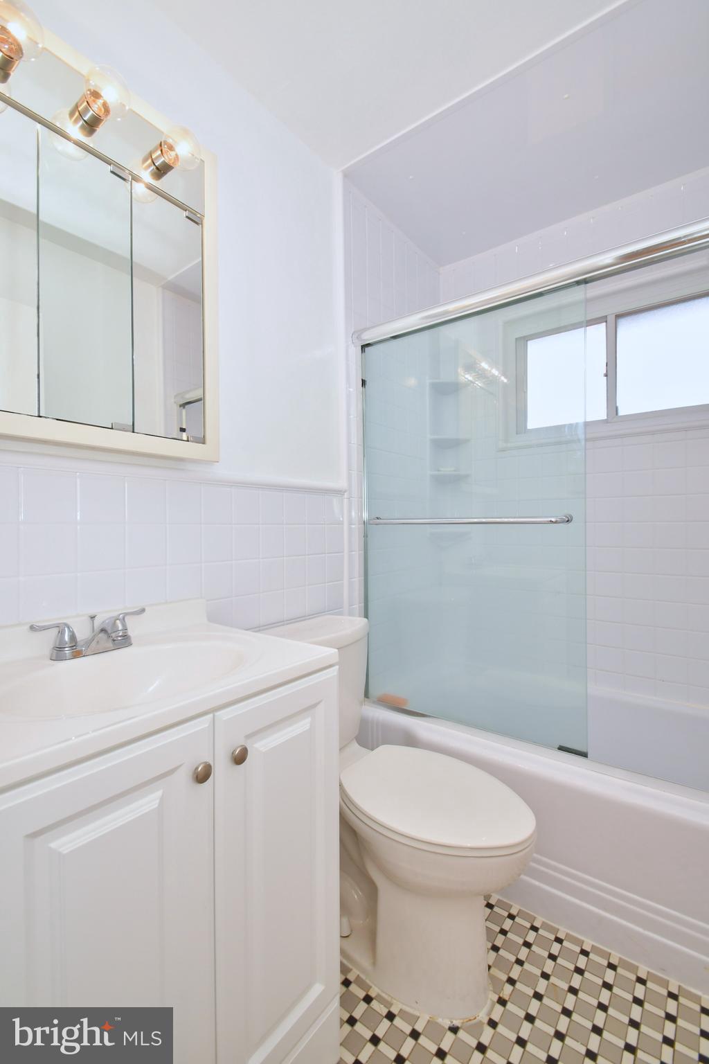 811 Milford Mill Road Baltimore, MD 21208 - Photo 20 of 49 Main level full bath
