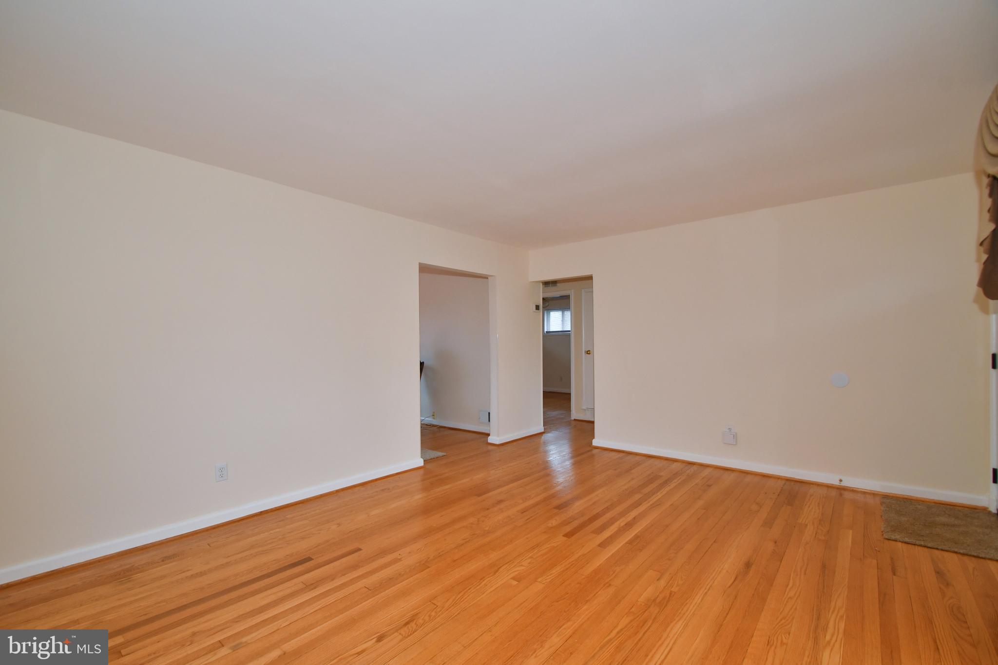 811 Milford Mill Road Baltimore, MD 21208 - Photo 4 of 49 Living room