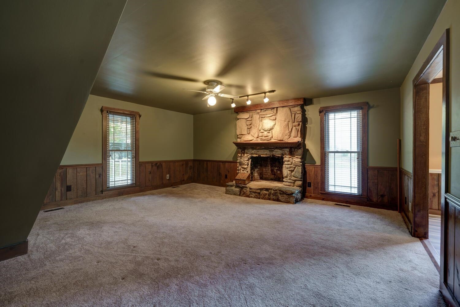 12612 Norwood Road Raleigh, NC 27613 - Photo 17 of 30 Living Room