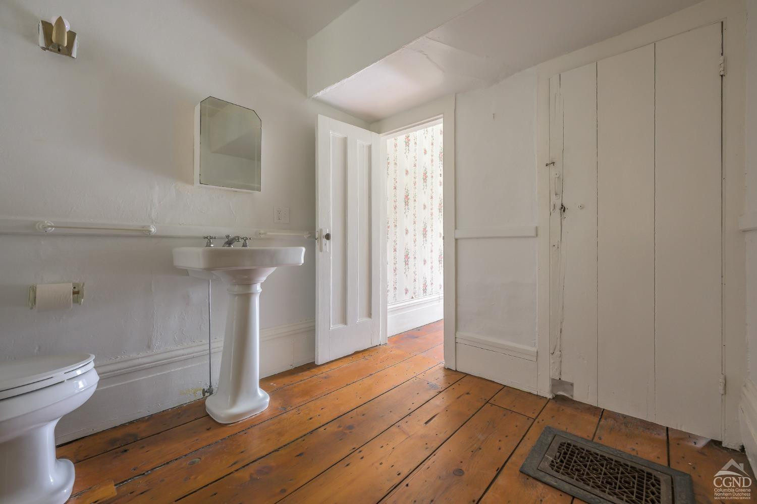 1606 Bulls Head Road Clinton Corners, NY 12514 - Photo 70 of 92 First Floor Half Bath