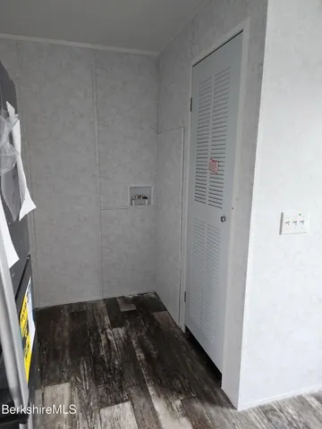 a view of utility room