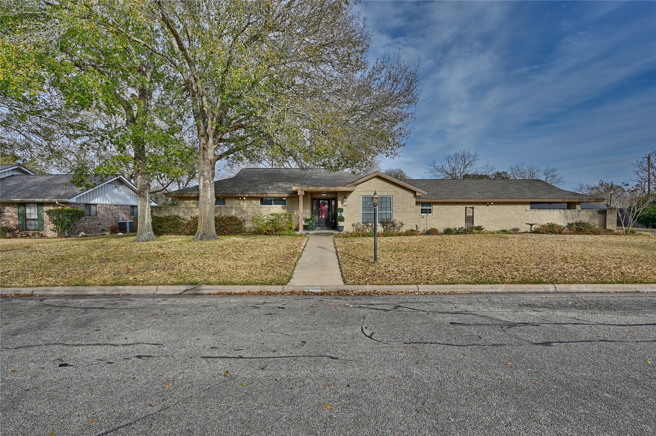 2007 Geney Street Brenham, TX 77833 - Photo 2 of 18 a front view of house with a garden