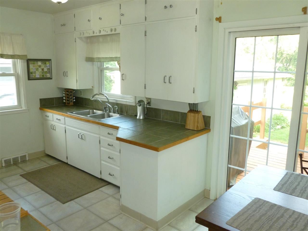 1523 Rochester Avenue Iowa City, IA 52245 - Photo 2 of 24 Gallery Image 2