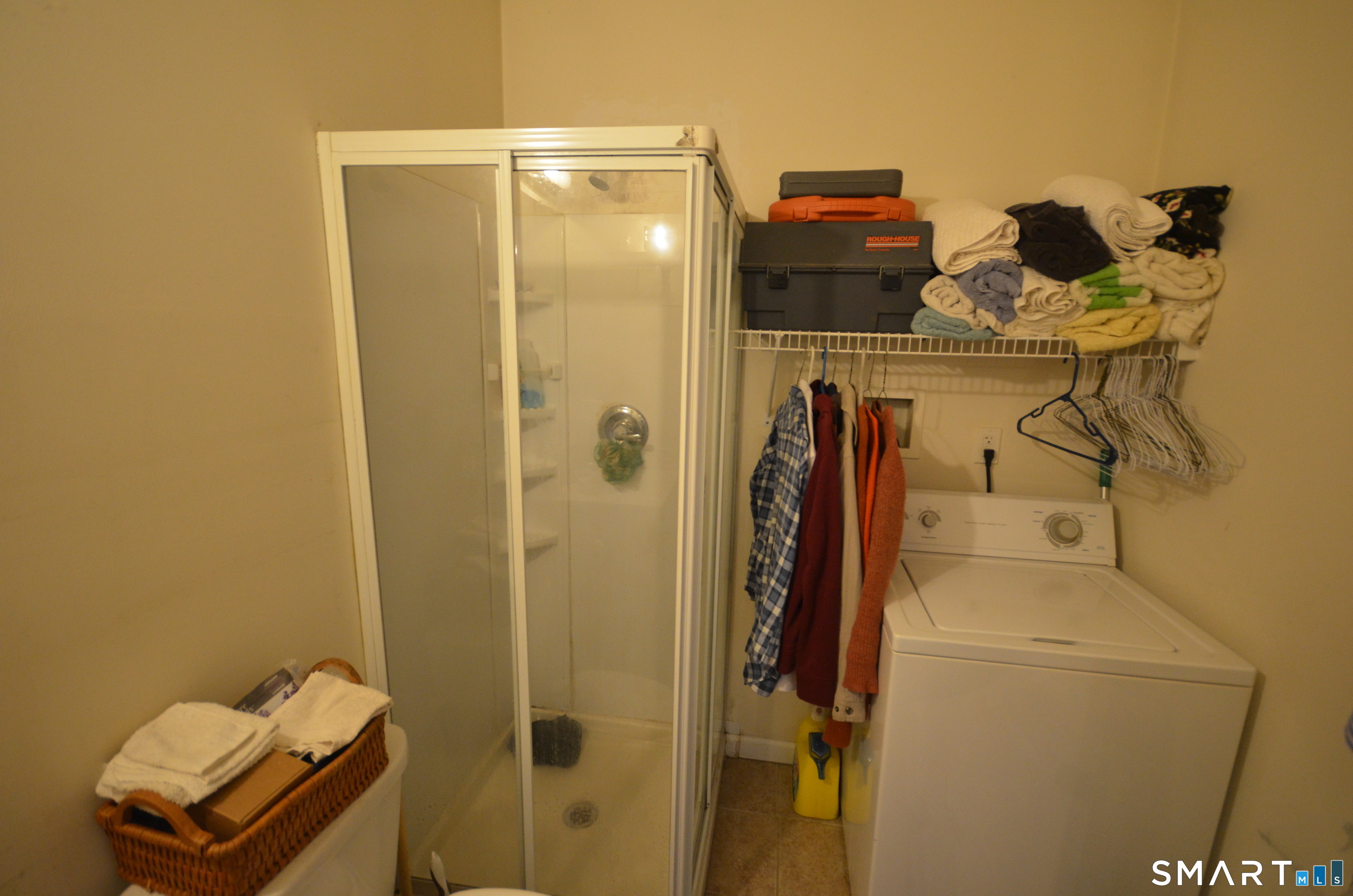 1376 Chopsey Hill Road Bridgeport, CT 06606 - Photo 15 of 35