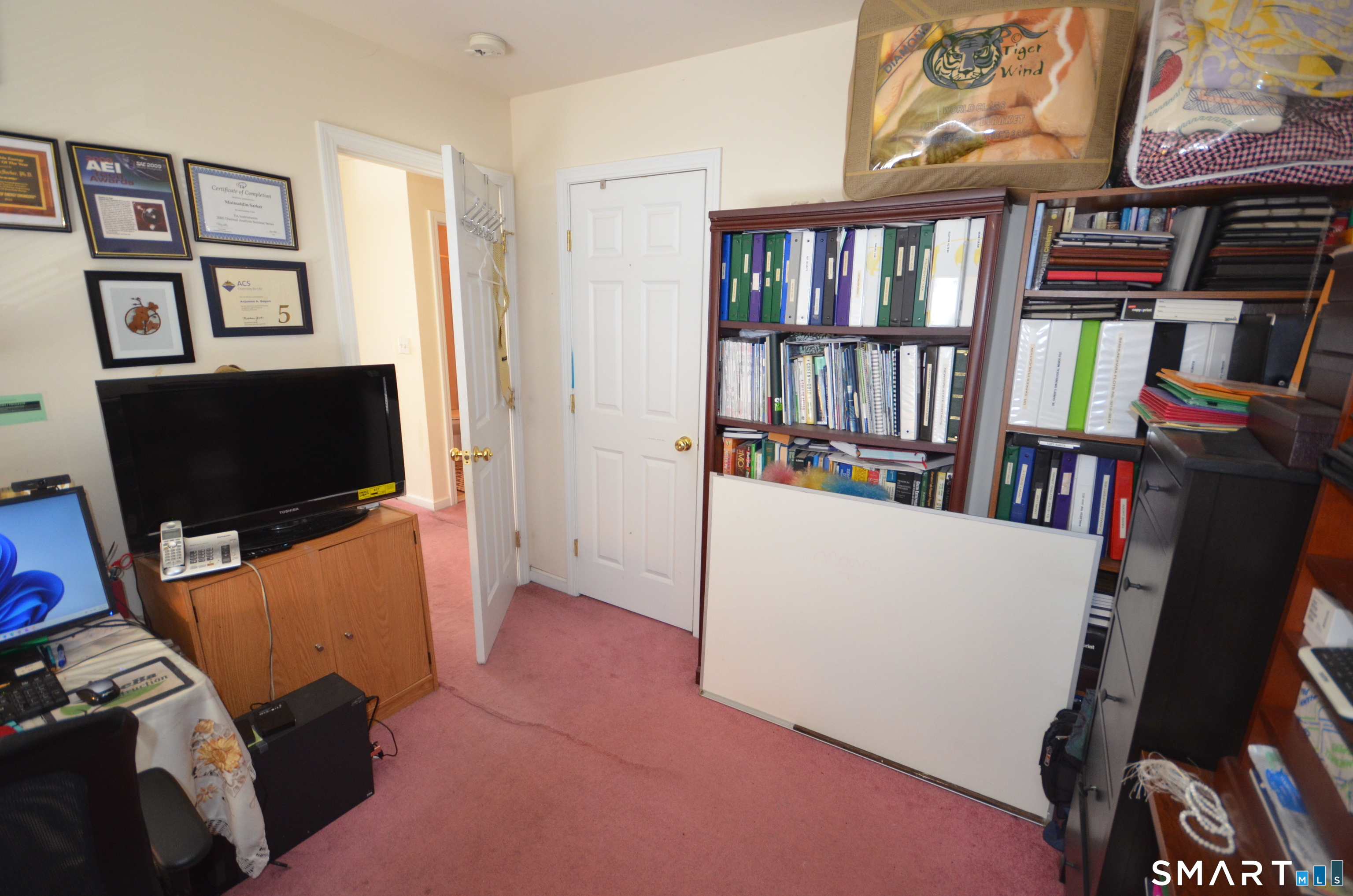 1376 Chopsey Hill Road Bridgeport, CT 06606 - Photo 20 of 35