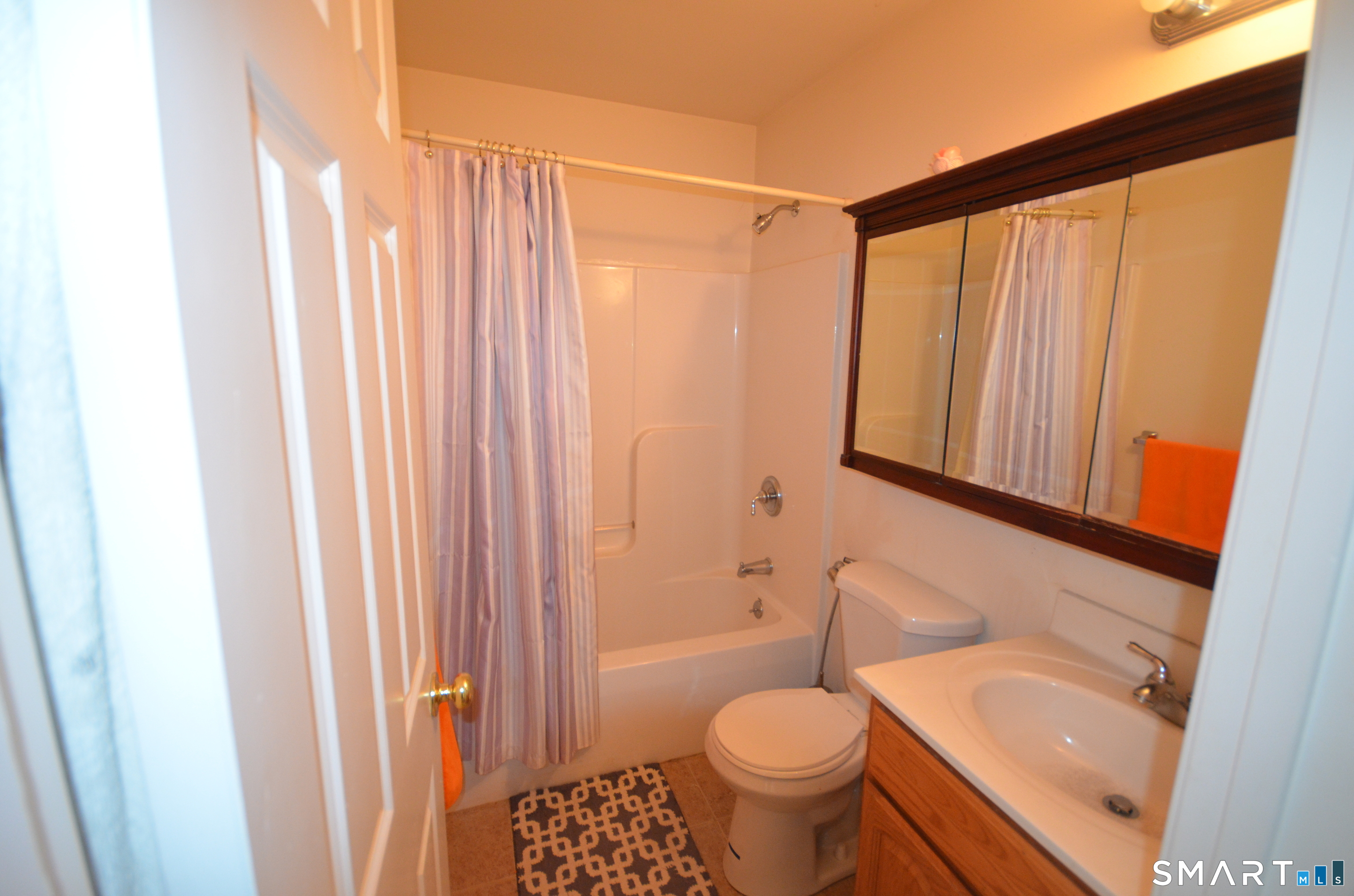 1376 Chopsey Hill Road Bridgeport, CT 06606 - Photo 22 of 35