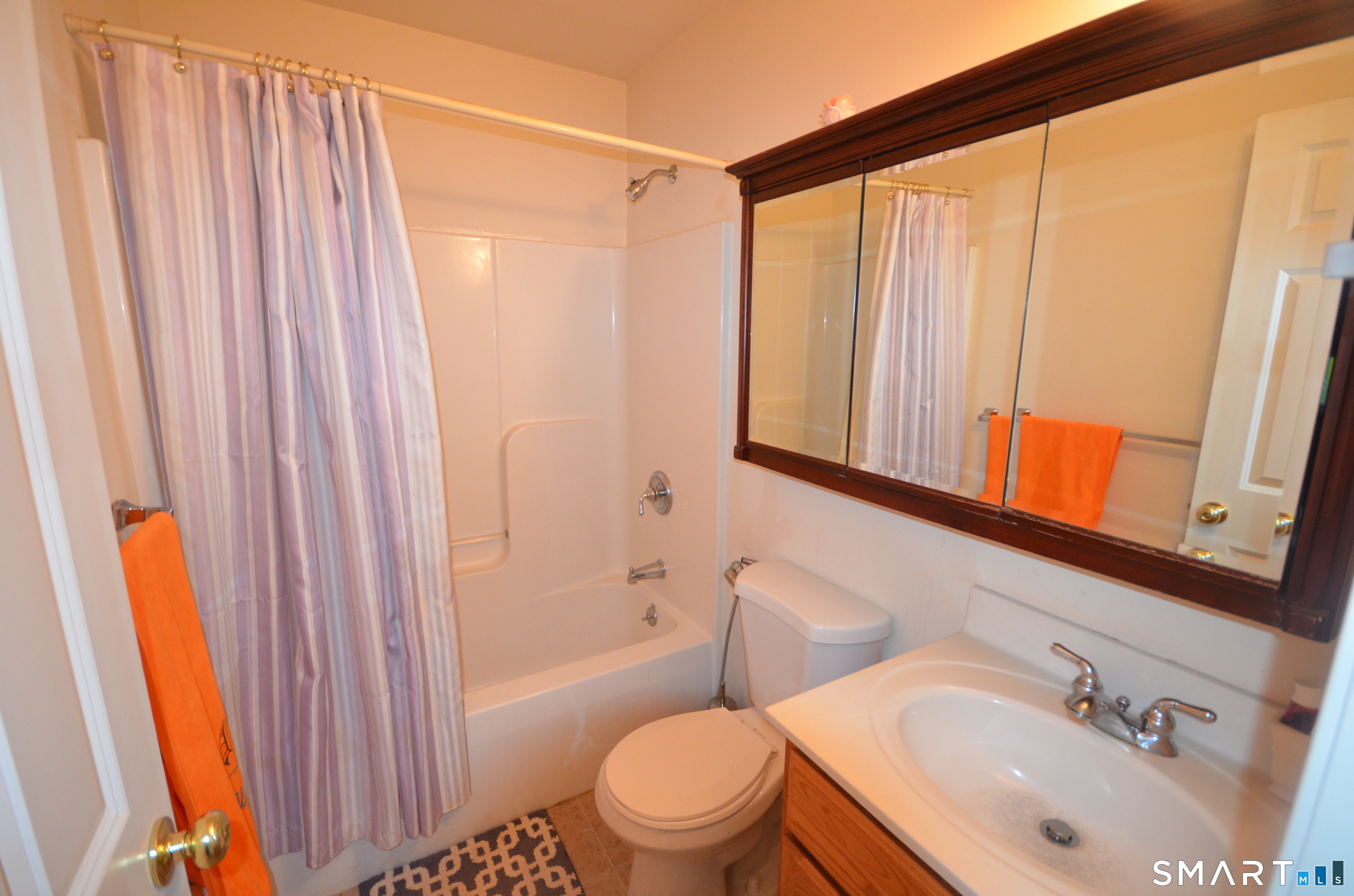 1376 Chopsey Hill Road Bridgeport, CT 06606 - Photo 23 of 35