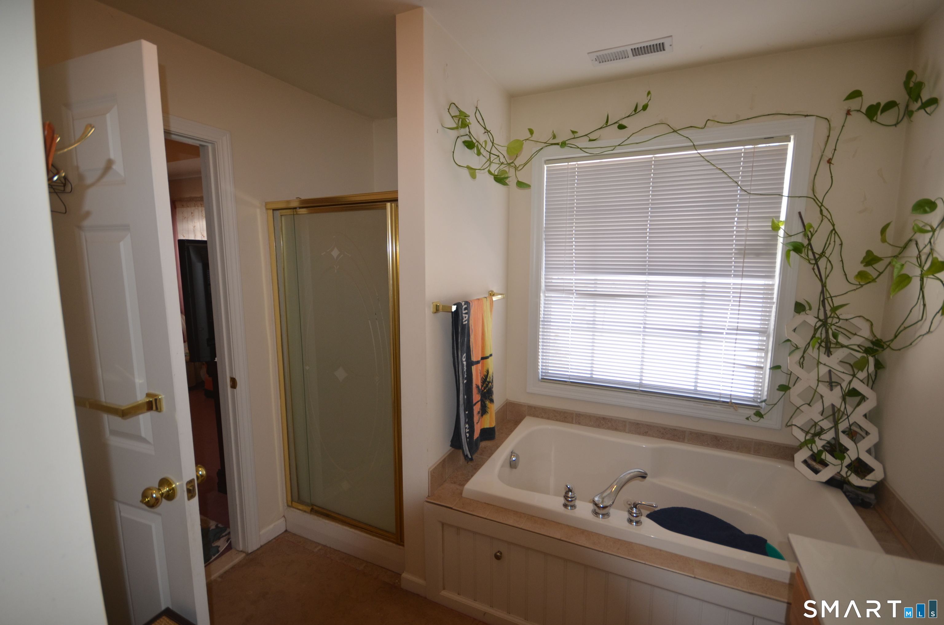 1376 Chopsey Hill Road Bridgeport, CT 06606 - Photo 26 of 35