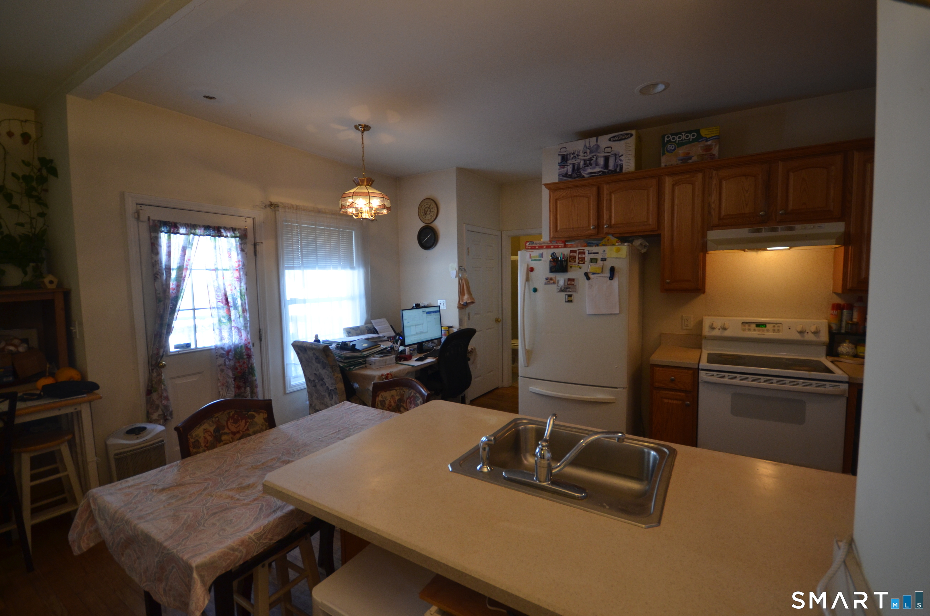 1376 Chopsey Hill Road Bridgeport, CT 06606 - Photo 4 of 35