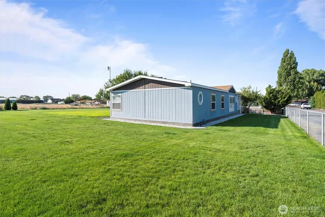 a view of a back yard of the house