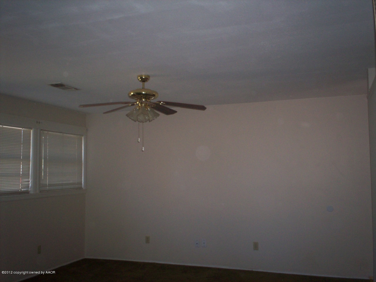 5201 South Travis Street Amarillo, TX 79110 - Photo 2 of 20 a view of a small space