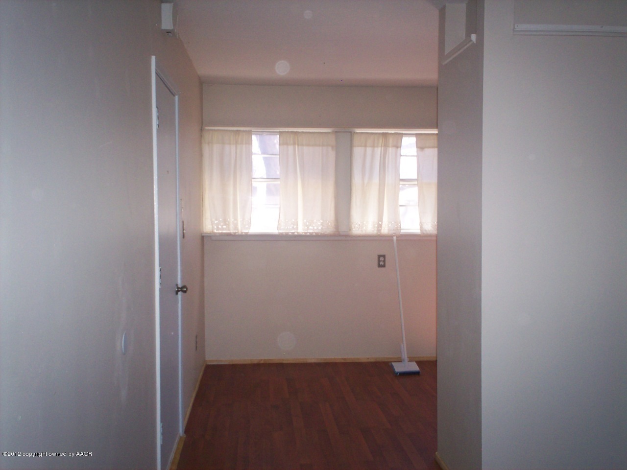 5201 South Travis Street Amarillo, TX 79110 - Photo 18 of 20 an empty room with windows