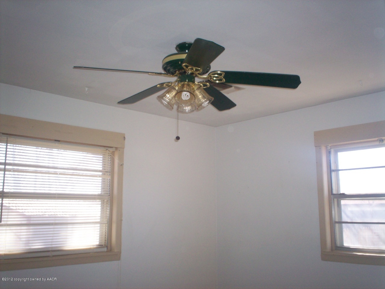 5201 South Travis Street Amarillo, TX 79110 - Photo 9 of 20 a window in a room
