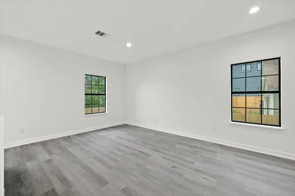 $2,400 | 727 East 40th Street, Houston, TX 77022