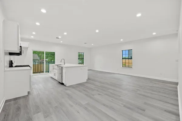 $2,400 | 727 East 40th Street, Houston, TX 77022