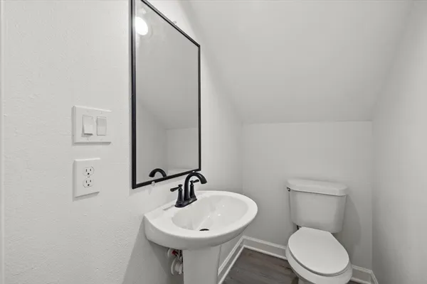 $2,400 | 727 East 40th Street, Houston, TX 77022