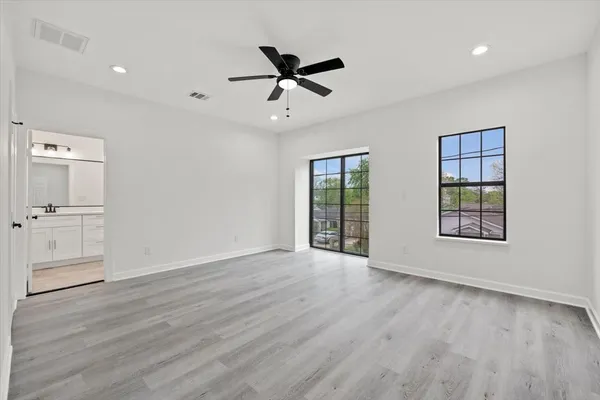 $2,400 | 727 East 40th Street, Houston, TX 77022
