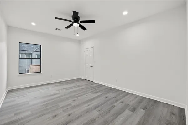 $2,400 | 727 East 40th Street, Houston, TX 77022