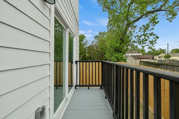 $2,400 | 727 East 40th Street, Houston, TX 77022