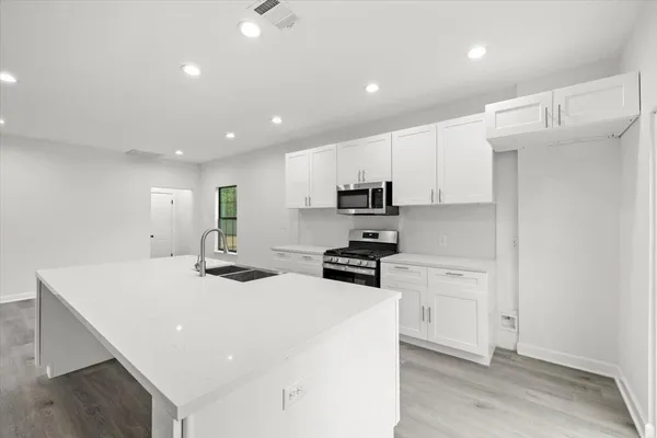 $2,400 | 727 East 40th Street, Houston, TX 77022
