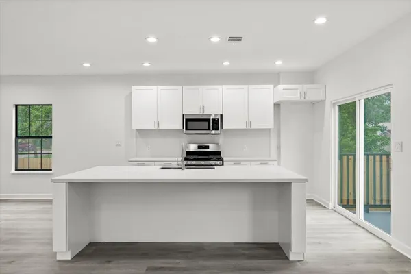 $2,400 | 727 East 40th Street, Houston, TX 77022