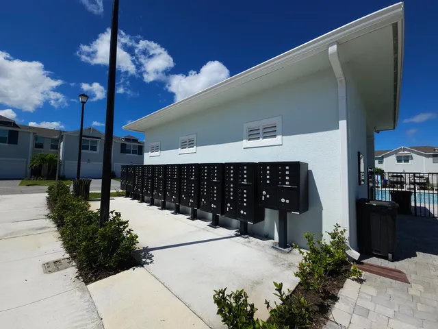 $2,595 | 5731 Southeast Edgewater Circle, Stuart, FL 34997