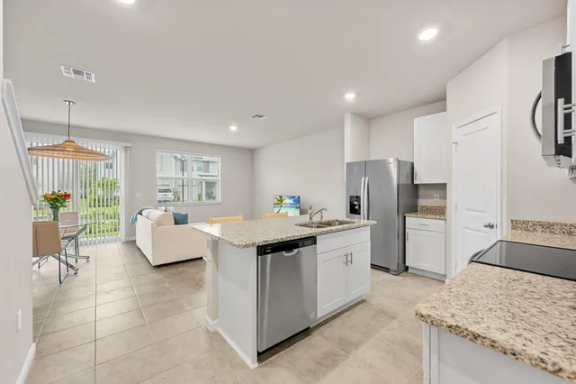 $2,595 | 5731 Southeast Edgewater Circle, Stuart, FL 34997