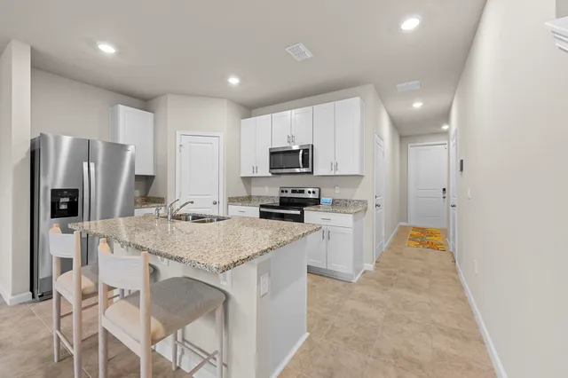 $2,595 | 5731 Southeast Edgewater Circle, Stuart, FL 34997