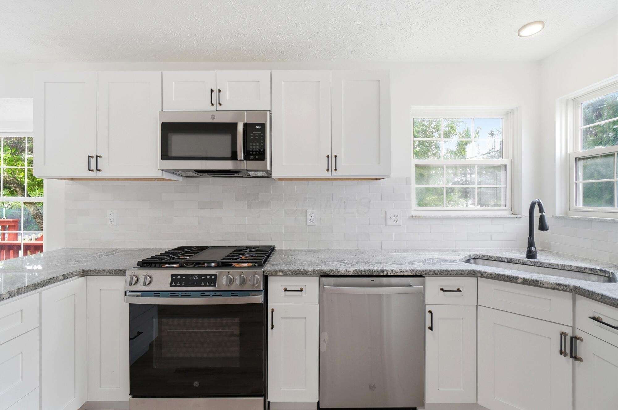 3114 Remington Ridge Road Columbus, OH 43232 - Photo 7 of 42 kitchen
