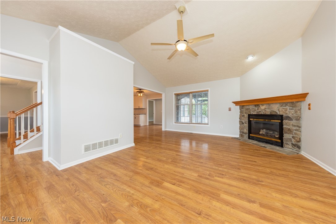 25881 Kennedy Ridge Road North Olmsted, OH 44070 - Photo 5 of 35 Vaulted great room!