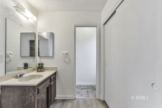 922 West Wasp Avenue Ridgecrest, CA 93555 - Photo 28 of 31 a bathroom with 2 sink and a mirror