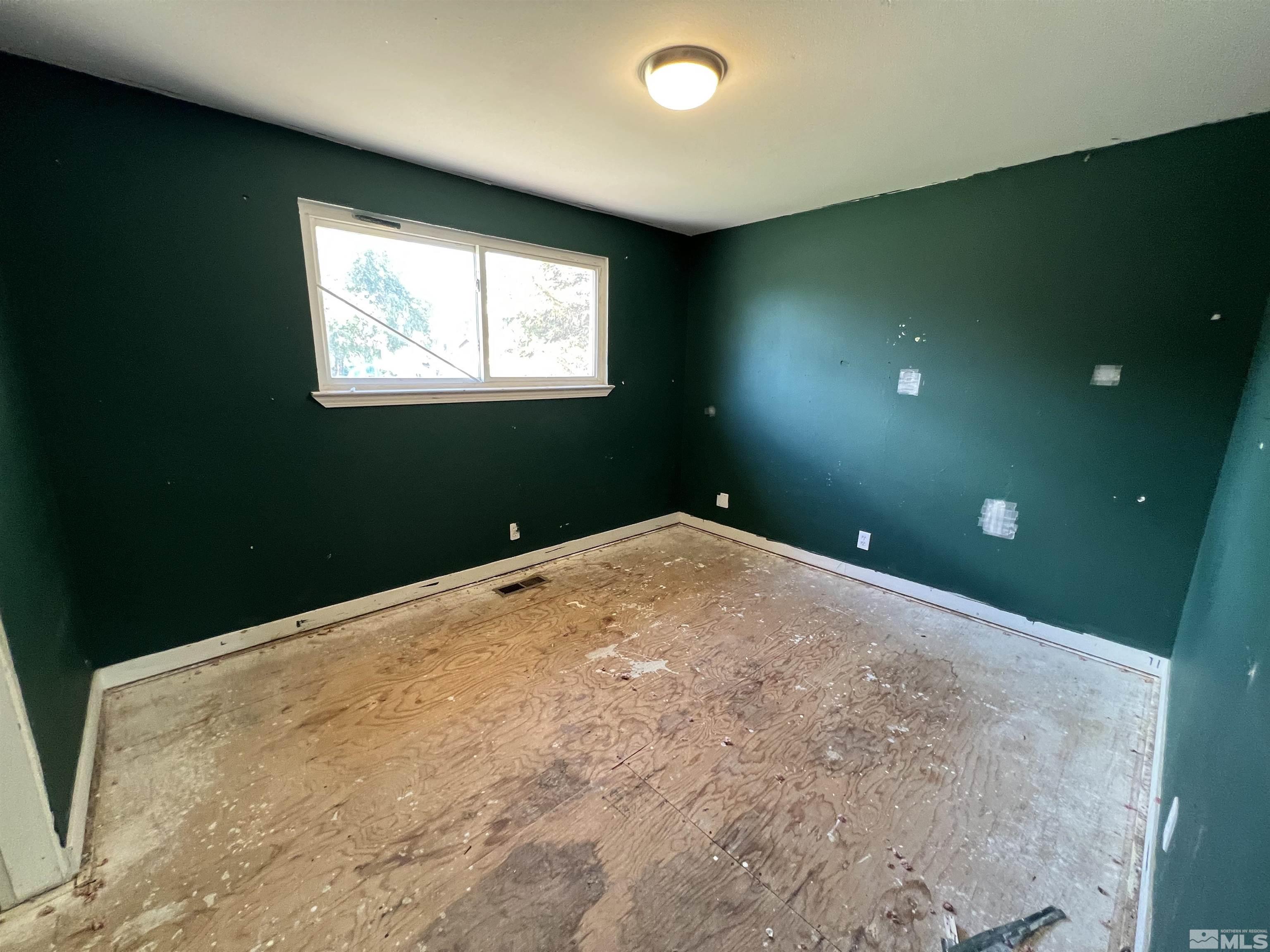 9120 Fremont Way Reno, NV 89506 - Photo 13 of 15 a view of a room with a projector