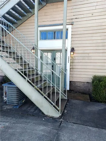 $1,300 | 500 Pelican Avenue, Unit E, New Orleans, LA 70114