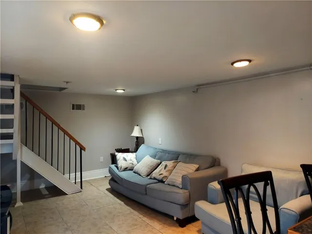 $1,300 | 500 Pelican Avenue, Unit E, New Orleans, LA 70114