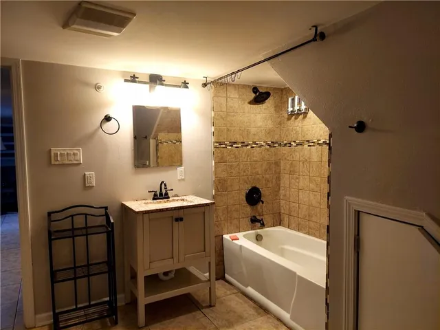 $1,300 | 500 Pelican Avenue, Unit E, New Orleans, LA 70114