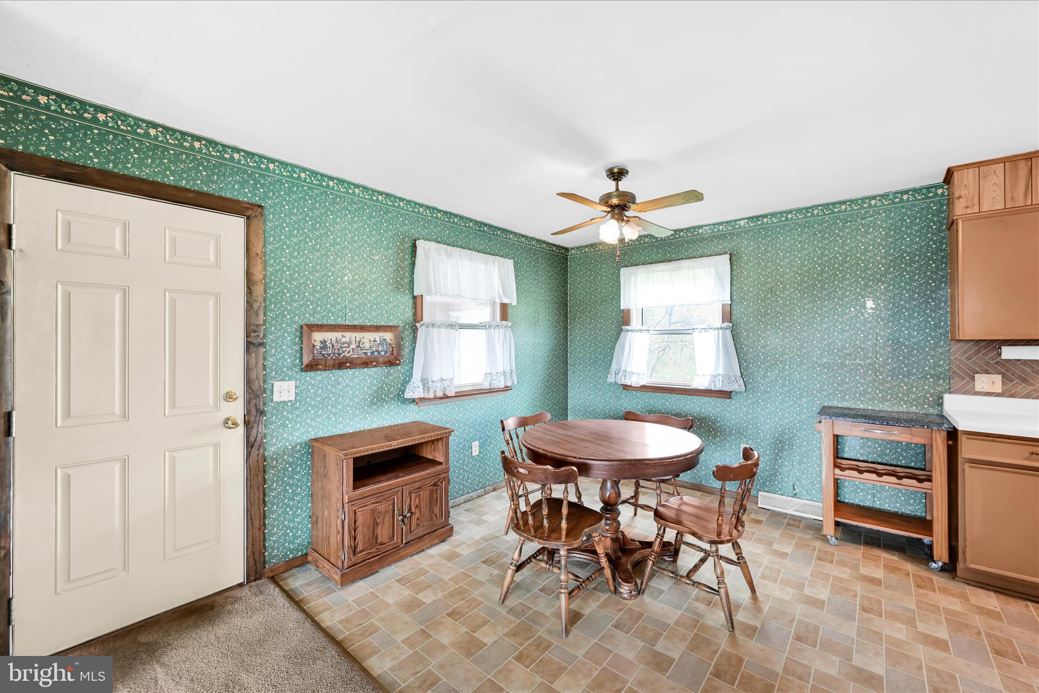 417 Mt Zion Road Carlisle, PA 17015 - Photo 7 of 26 Dining Area