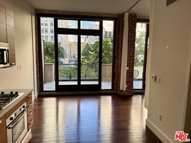 $2,400 | 460 South Spring Street, Unit 205, Los Angeles, CA 90013