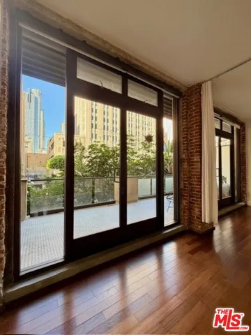 $2,500 | 460 South Spring Street, Unit 205, Los Angeles, CA 90013