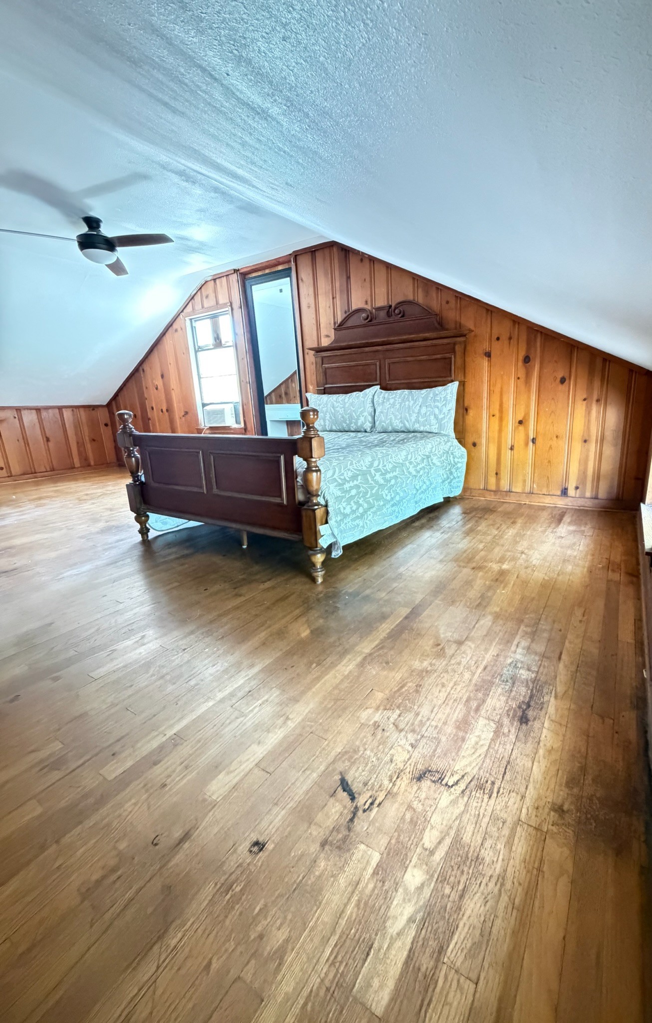 3831 Alberta Street Houston, TX 77021 - Photo 16 of 24 Upstairs bedroom