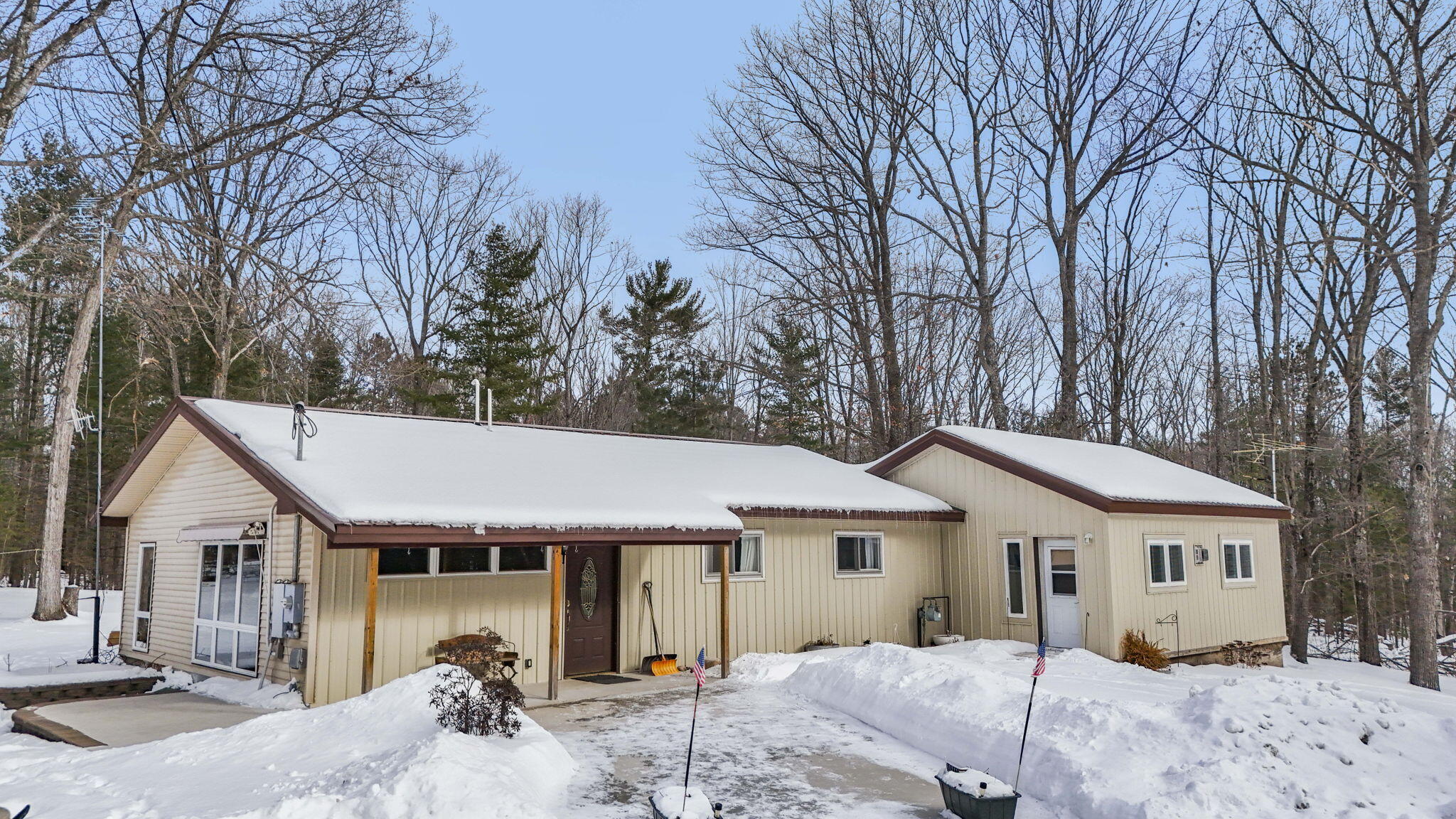 971 Ranch Road Indian River, MI 49749 - Photo 4 of 51 Gallery Image 4