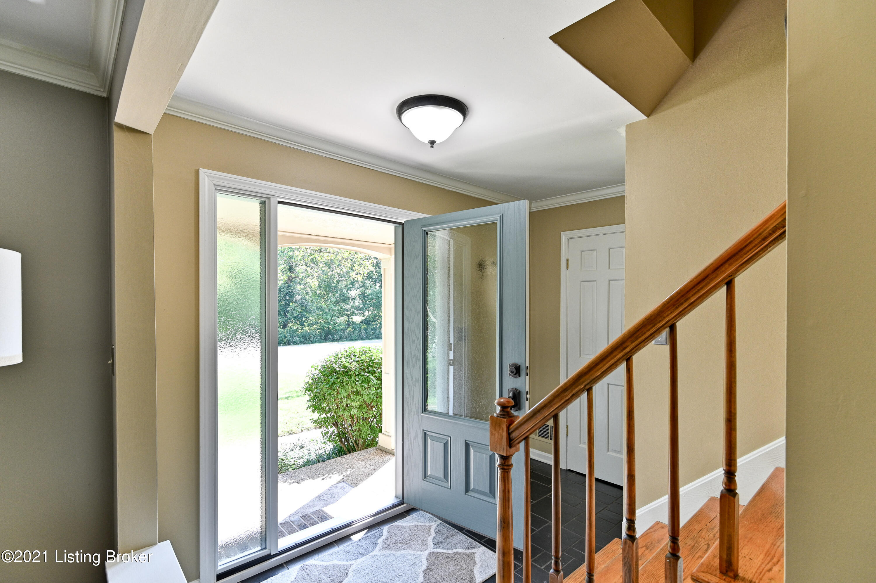 2913 Seneca Park Road Louisville, KY 40205 - Photo 5 of 43 007 - 20210927-1217