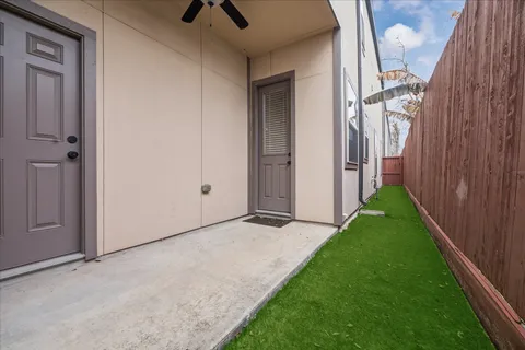 a view of a backyard with pathway