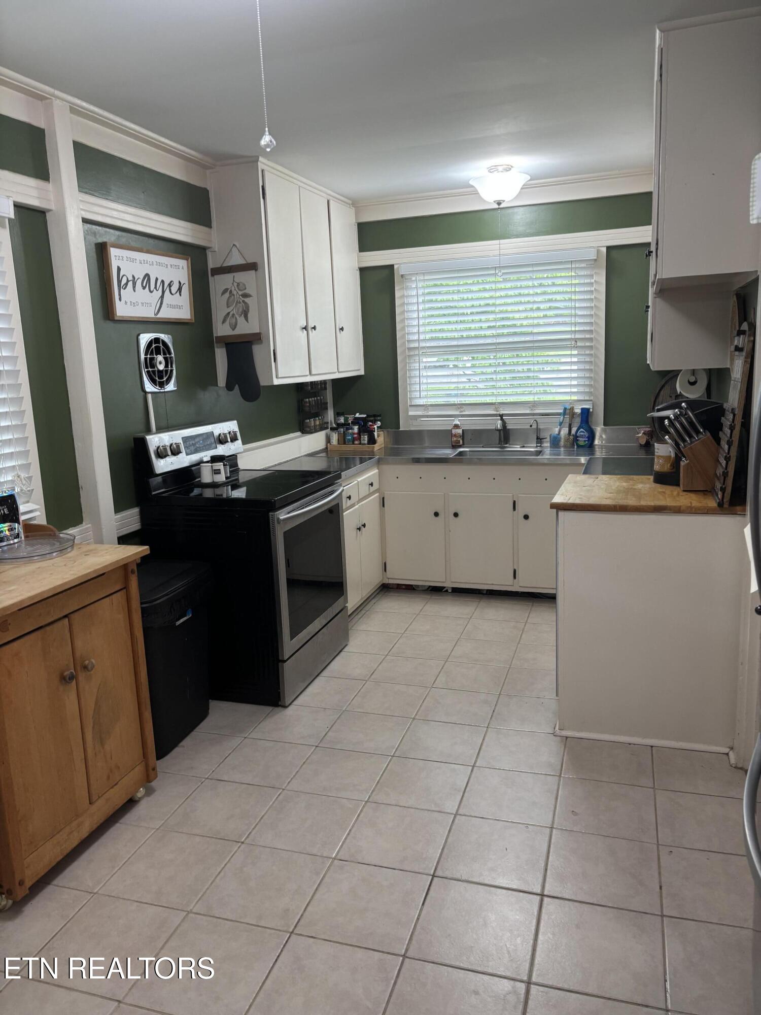 107 Porter Road Oak Ridge, TN 37830 - Photo 9 of 23 Kitchen